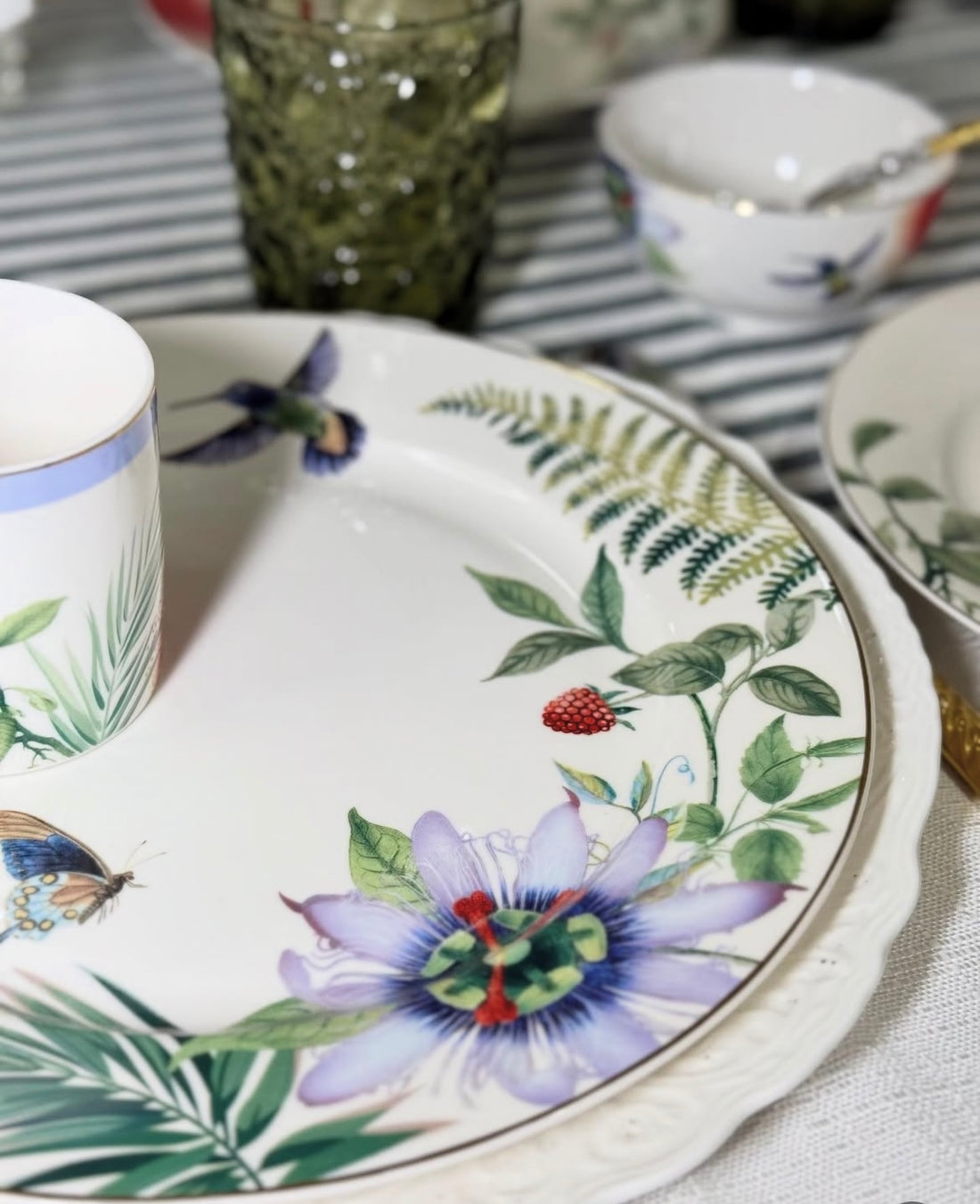 Tropical Paradise Dinner Set (23 pieces)